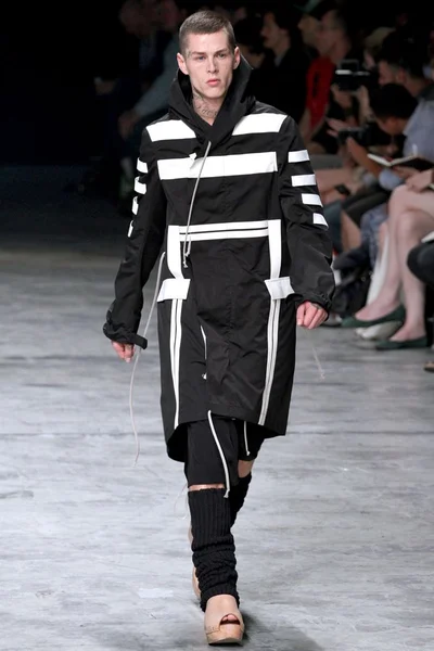 Look 32